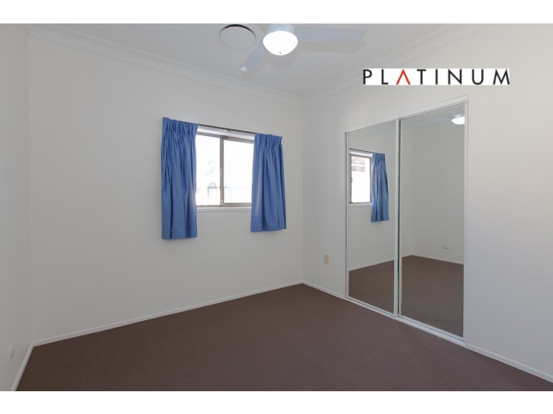 10 Australis Court, Mermaid Waters QLD 4218