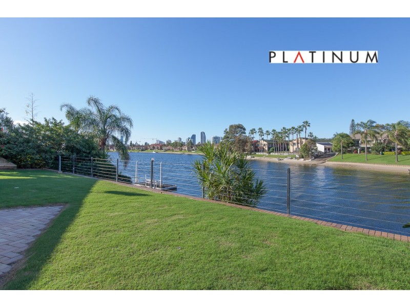 10 Australis Court, Mermaid Waters QLD 4218