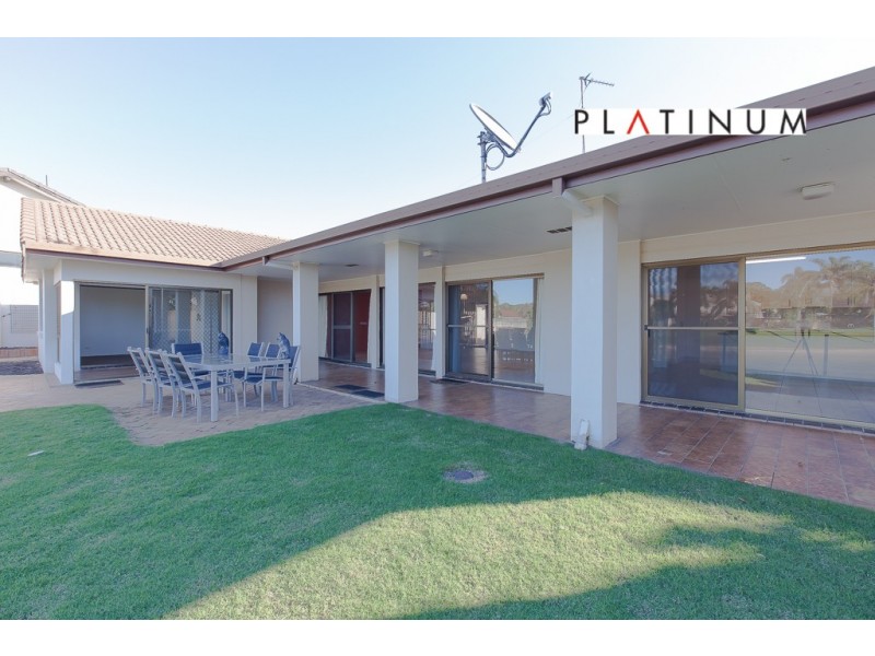 10 Australis Court, Mermaid Waters QLD 4218