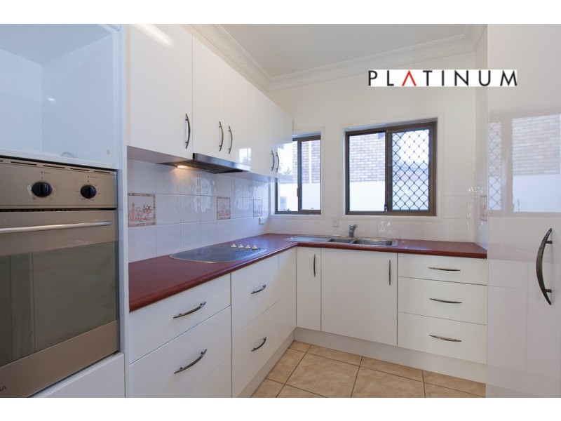 10 Australis Court, Mermaid Waters QLD 4218