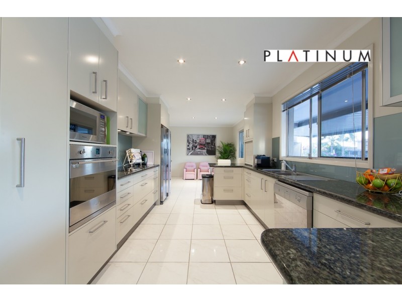 13 Alvarado Court, Broadbeach Waters QLD 4218