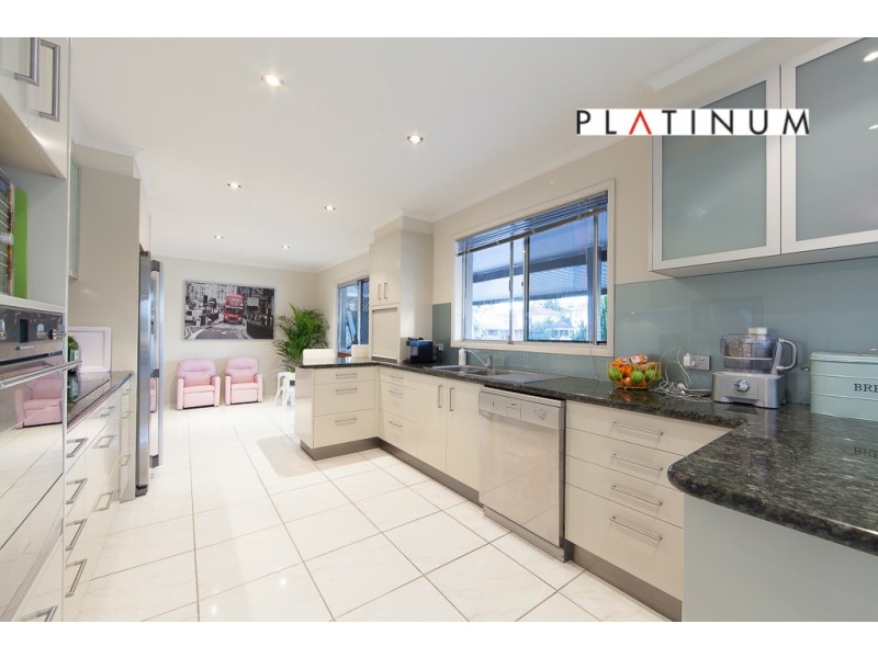 13 Alvarado Court, Broadbeach Waters QLD 4218