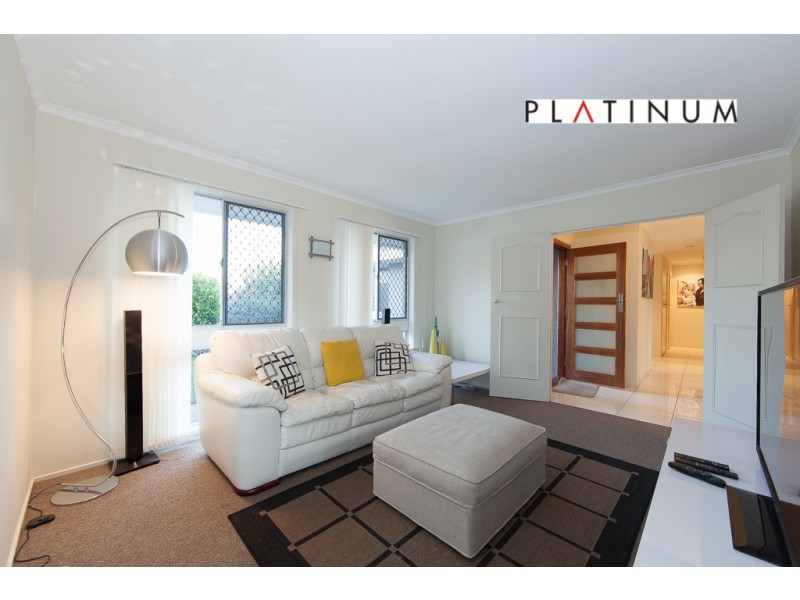 13 Alvarado Court, Broadbeach Waters QLD 4218
