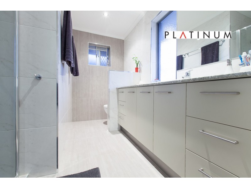 13 Alvarado Court, Broadbeach Waters QLD 4218