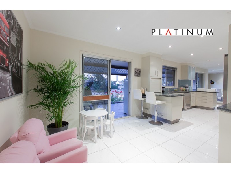 13 Alvarado Court, Broadbeach Waters QLD 4218