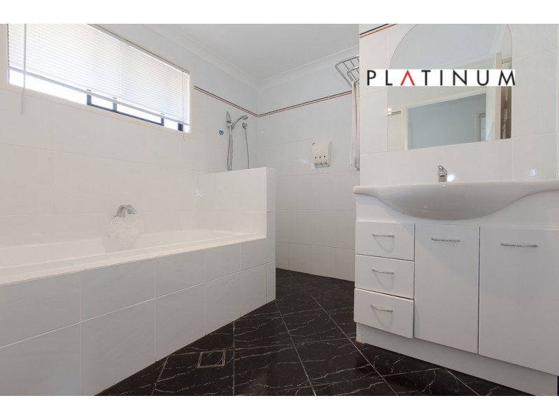 2 Razorbill Street, Burleigh Waters QLD 4220