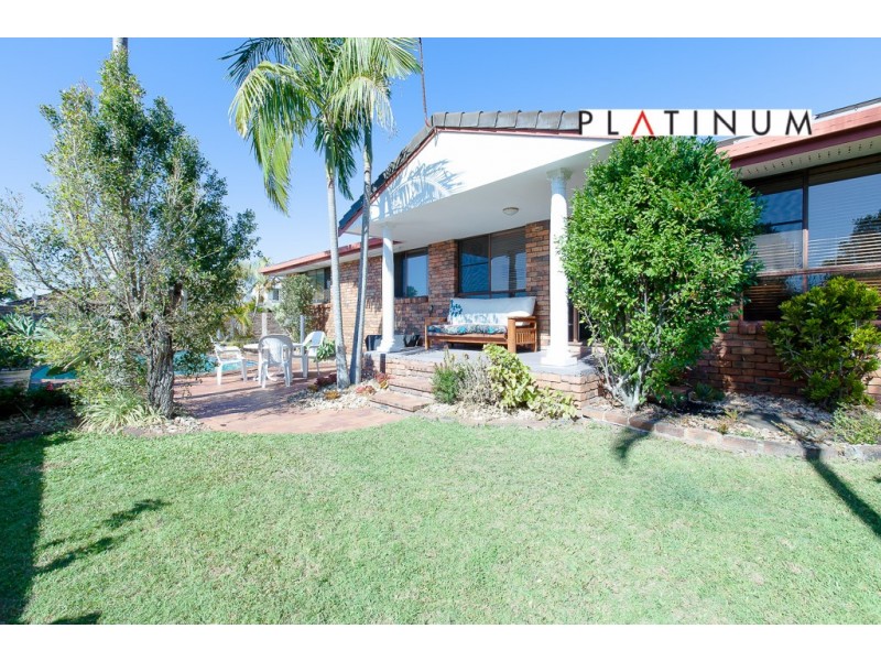 2 Razorbill Street, Burleigh Waters QLD 4220