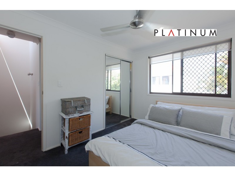 @2 Karbunya Street, Mermaid Waters QLD 4218