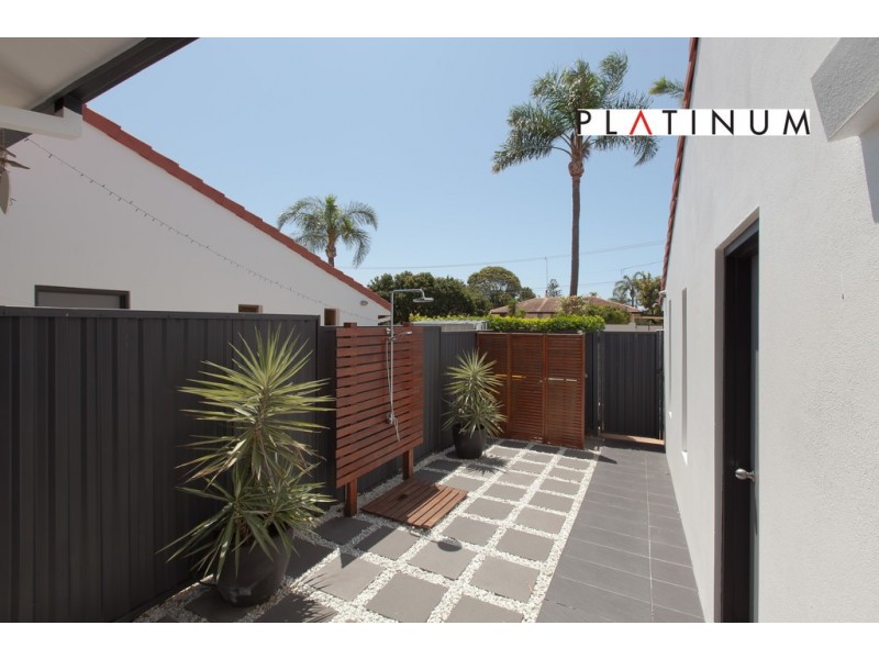 @2 Karbunya Street, Mermaid Waters QLD 4218