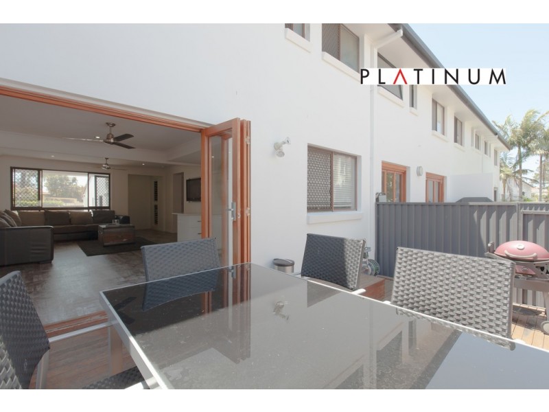 @2 Karbunya Street, Mermaid Waters QLD 4218