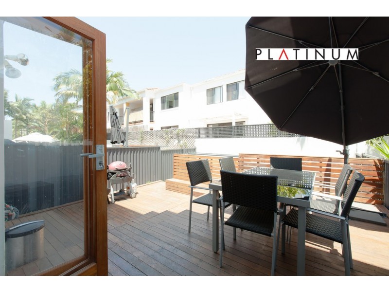 @2 Karbunya Street, Mermaid Waters QLD 4218