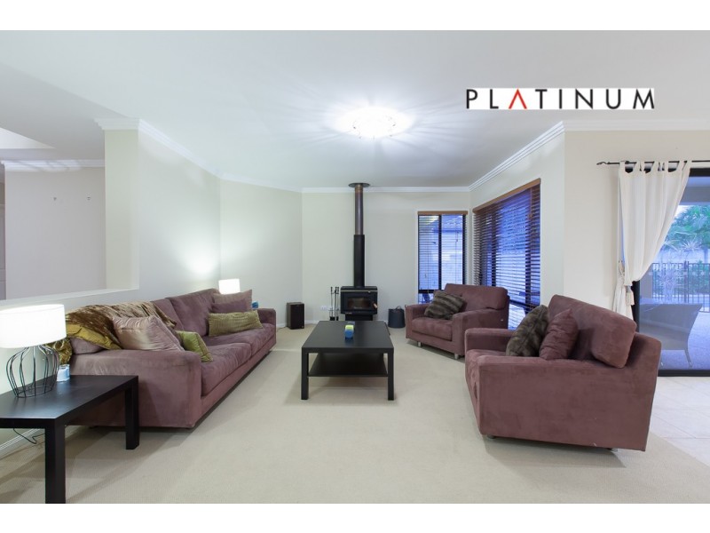 18 Dallow Crescent, Helensvale QLD 4212