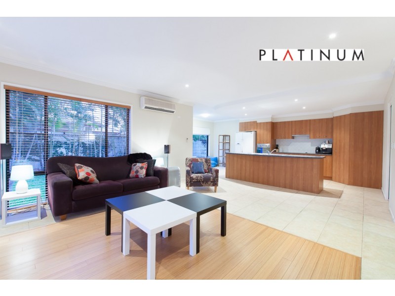 18 Dallow Crescent, Helensvale QLD 4212