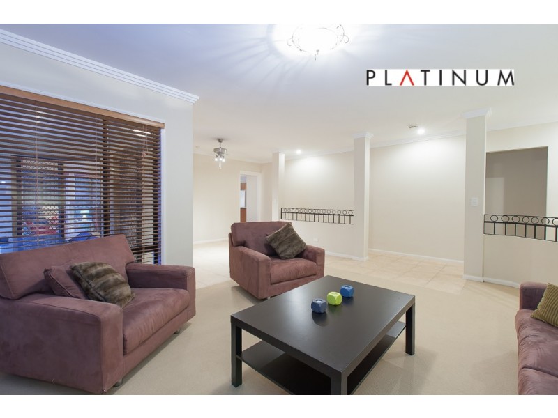 18 Dallow Crescent, Helensvale QLD 4212