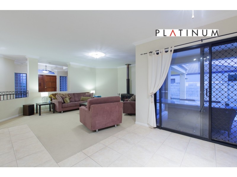 18 Dallow Crescent, Helensvale QLD 4212