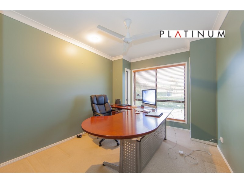18 Dallow Crescent, Helensvale QLD 4212