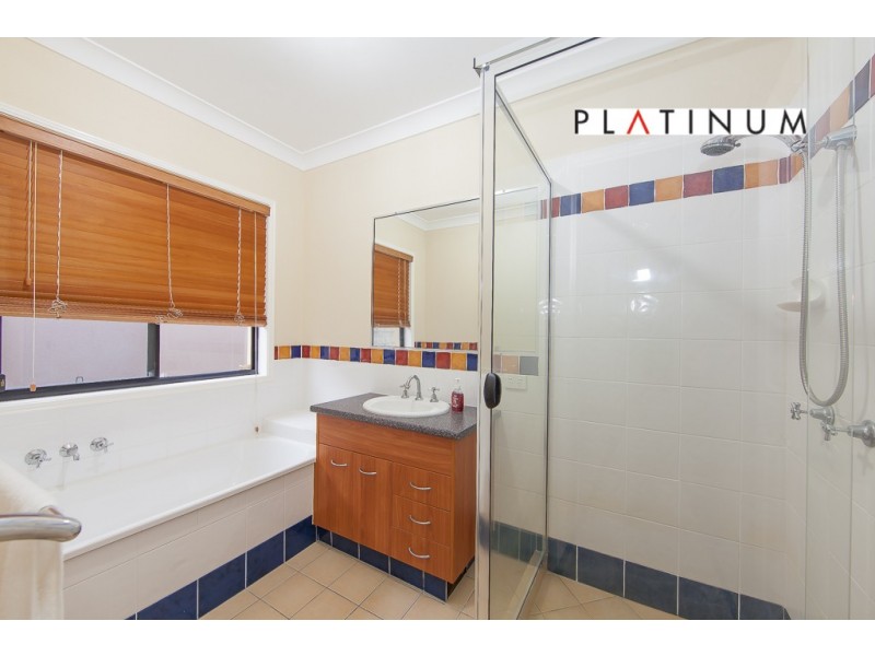 18 Dallow Crescent, Helensvale QLD 4212