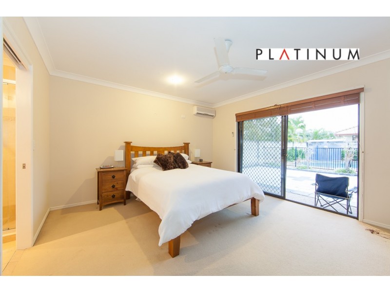 18 Dallow Crescent, Helensvale QLD 4212