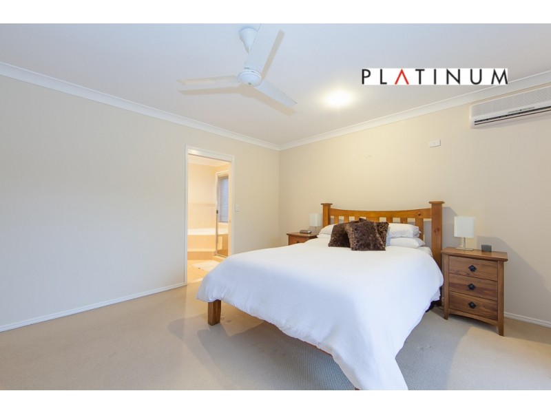 18 Dallow Crescent, Helensvale QLD 4212