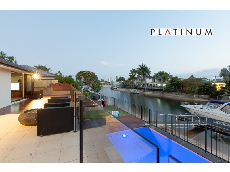 8 Alvarado Court, Broadbeach Waters QLD 4218