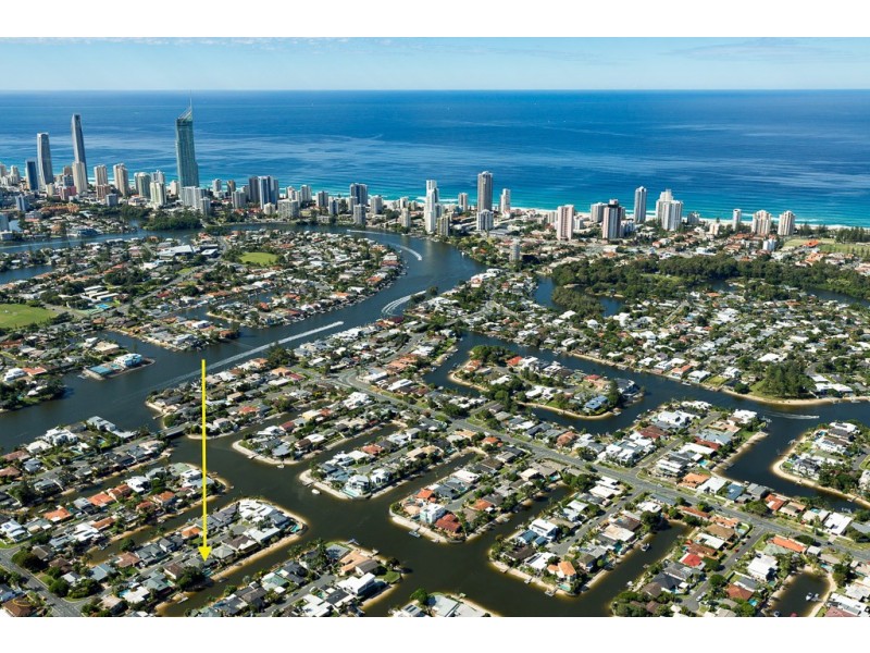 8 Alvarado Court, Broadbeach Waters QLD 4218