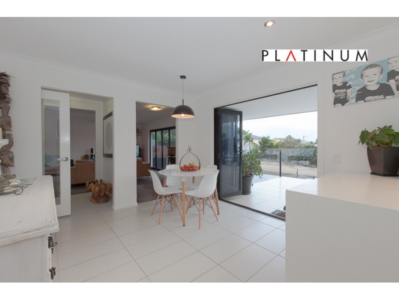 8 Alvarado Court, Broadbeach Waters QLD 4218