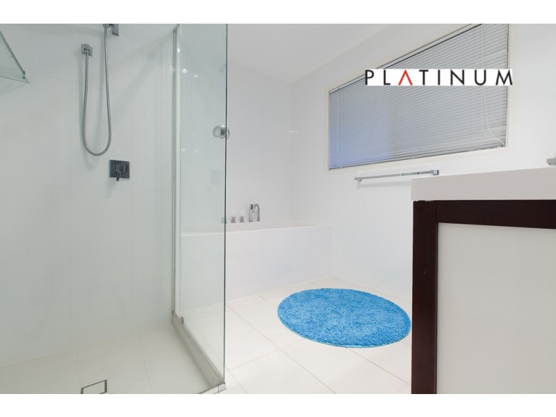 8 Alvarado Court, Broadbeach Waters QLD 4218