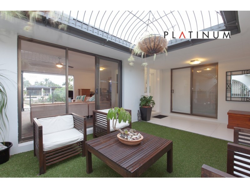 8 Alvarado Court, Broadbeach Waters QLD 4218