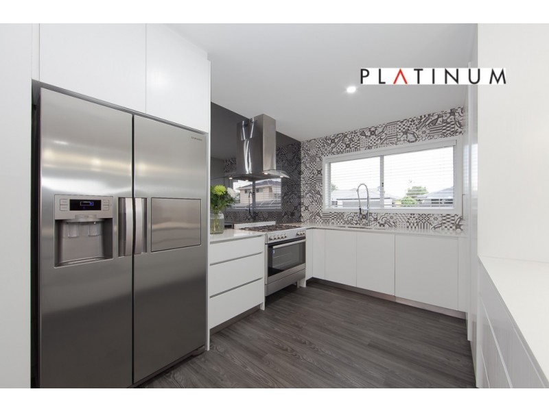 7 Alvarado Court, Broadbeach Waters QLD 4218