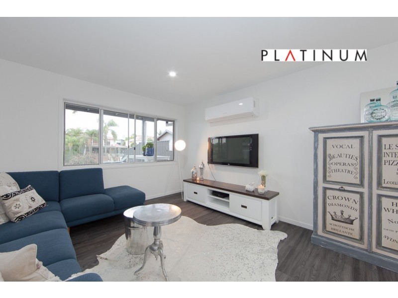 7 Alvarado Court, Broadbeach Waters QLD 4218