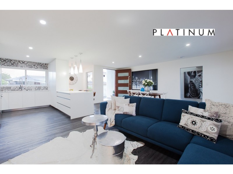 7 Alvarado Court, Broadbeach Waters QLD 4218