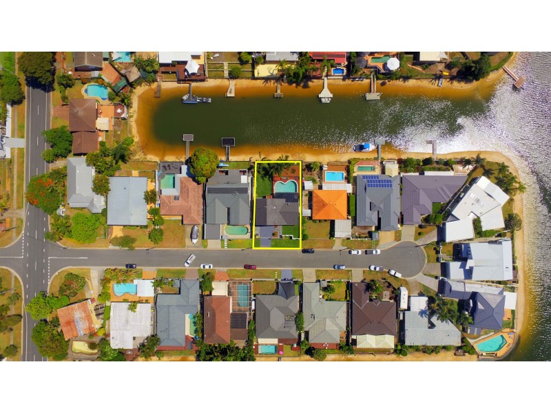 7 Alvarado Court, Broadbeach Waters QLD 4218