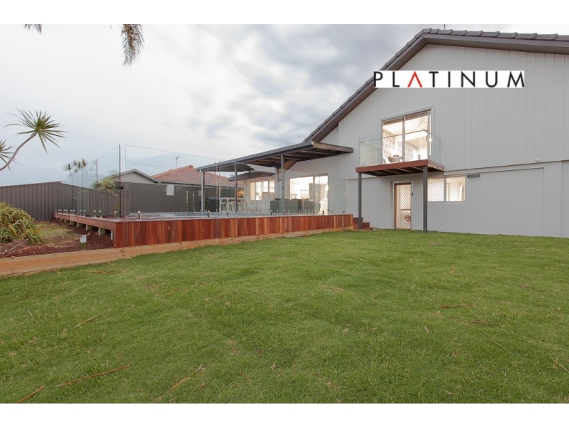7 Alvarado Court, Broadbeach Waters QLD 4218