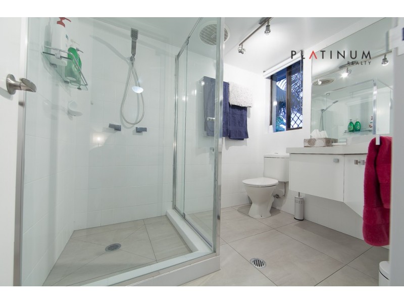 @24 Hamilton Avenue, Surfers Paradise QLD 4217