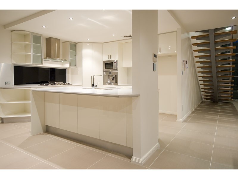 Broadbeach Waters QLD 4218