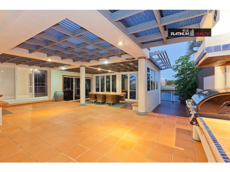 Clear Island Waters QLD 4226