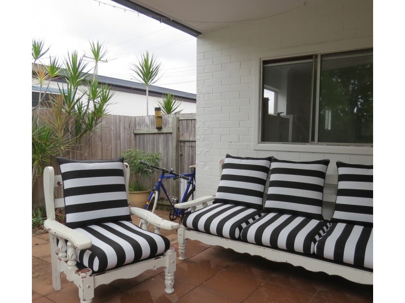 11 Yeringba Street, Mermaid Waters QLD 4218