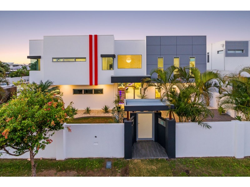 23 Merrimac Boulevard, Broadbeach Waters QLD 4218