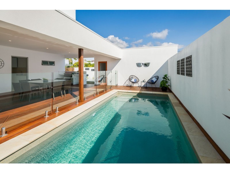 23 Merrimac Boulevard, Broadbeach Waters QLD 4218