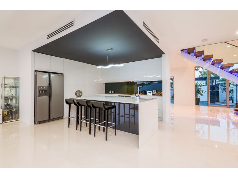 23 Merrimac Boulevard, Broadbeach Waters QLD 4218