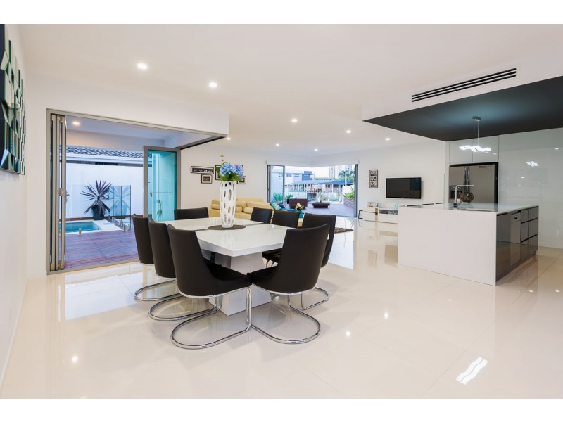 23 Merrimac Boulevard, Broadbeach Waters QLD 4218