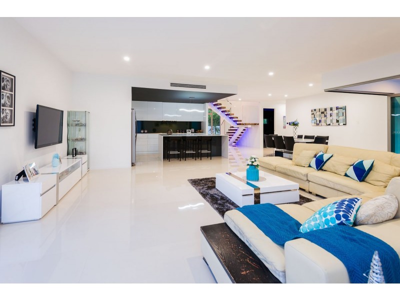 23 Merrimac Boulevard, Broadbeach Waters QLD 4218