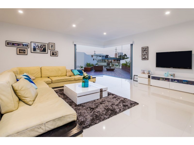 23 Merrimac Boulevard, Broadbeach Waters QLD 4218