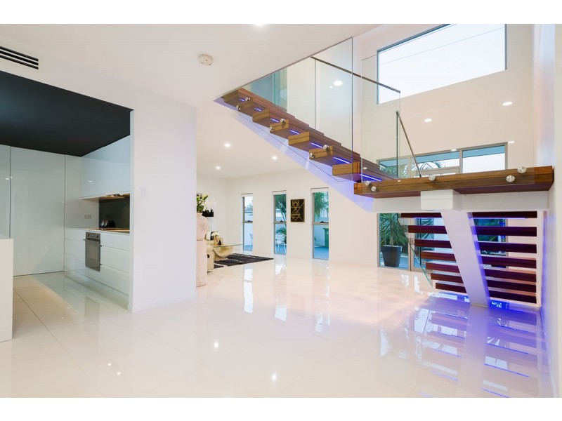 23 Merrimac Boulevard, Broadbeach Waters QLD 4218