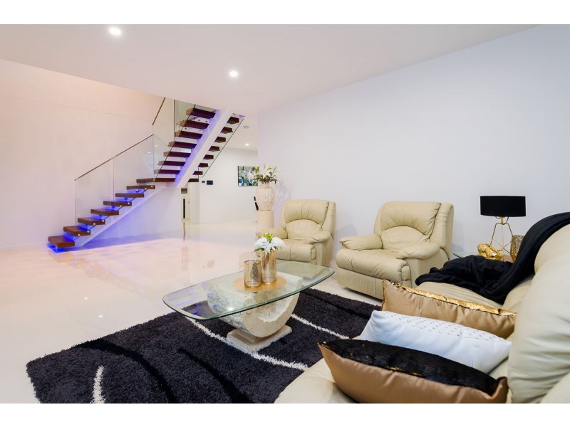 23 Merrimac Boulevard, Broadbeach Waters QLD 4218