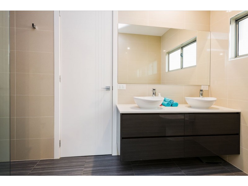 23 Merrimac Boulevard, Broadbeach Waters QLD 4218