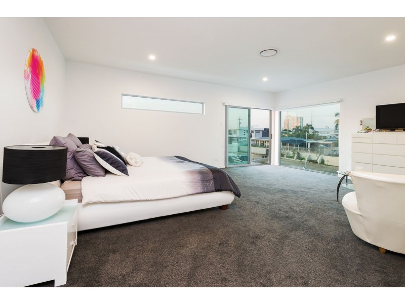 23 Merrimac Boulevard, Broadbeach Waters QLD 4218