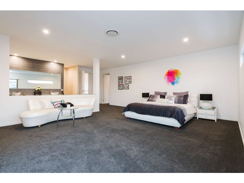 23 Merrimac Boulevard, Broadbeach Waters QLD 4218