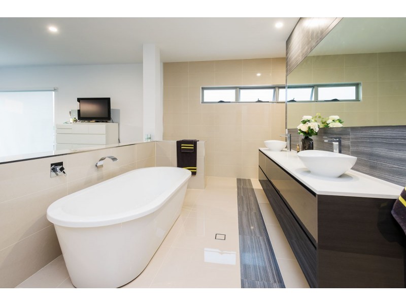 23 Merrimac Boulevard, Broadbeach Waters QLD 4218