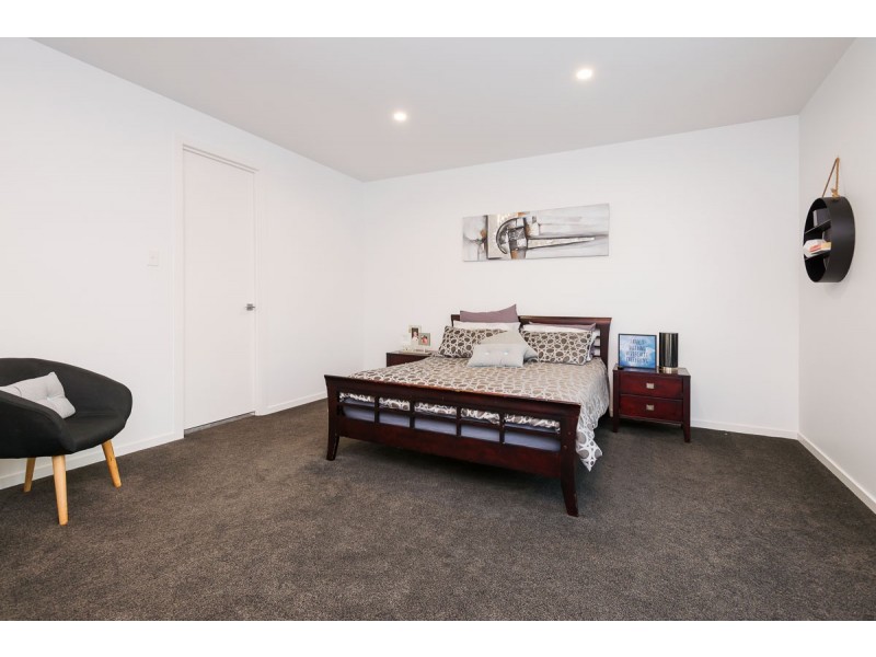 23 Merrimac Boulevard, Broadbeach Waters QLD 4218